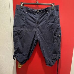 Capri cargo pants